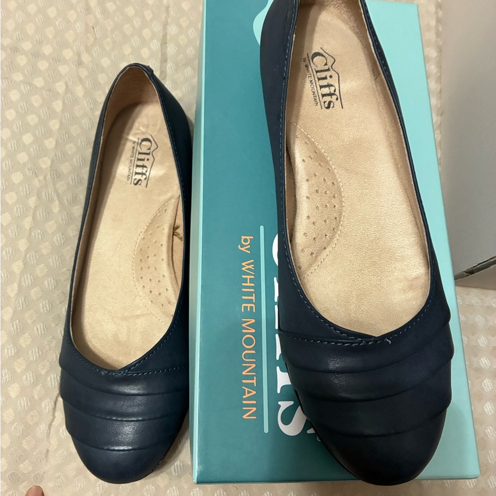 Cliffs by White Mountain Women's Dark Blue Loafers